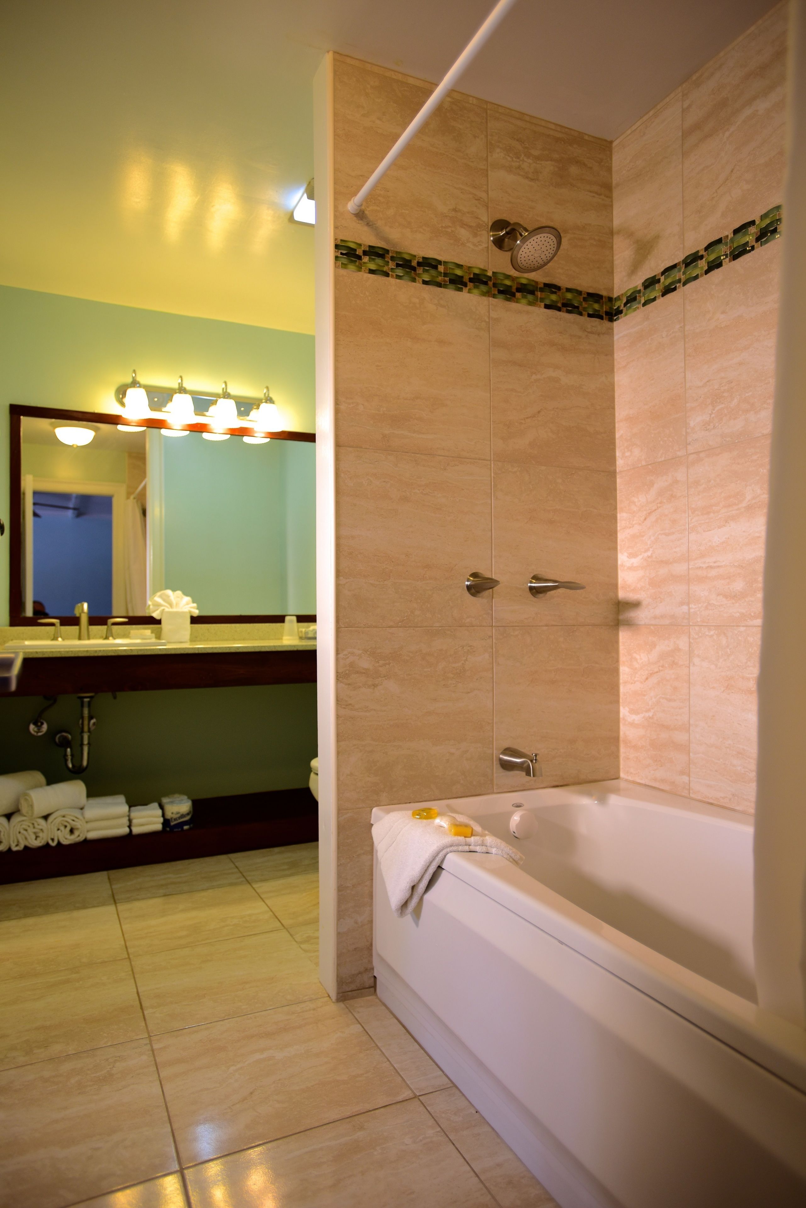 deluxe room | bathroom | shower, free toiletries, hair dryer, towels