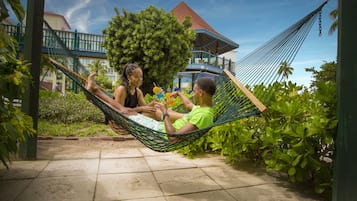 Hypo-allergenic bedding, in-room safe, desk, laptop workspace