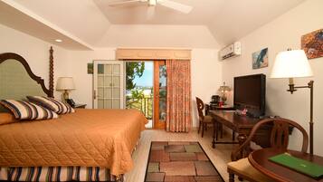 Habitación Deluxe, 1 cama King size | Caja de seguridad en la habitación y tabla de planchar con plancha