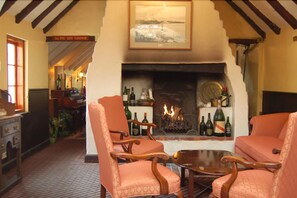 Interior - Fourways Inn (Southampton Parish)