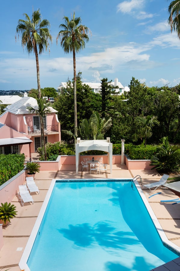 Outdoor pool, sun loungers