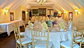 Desayuno continental diario (USD 18.00 por persona)