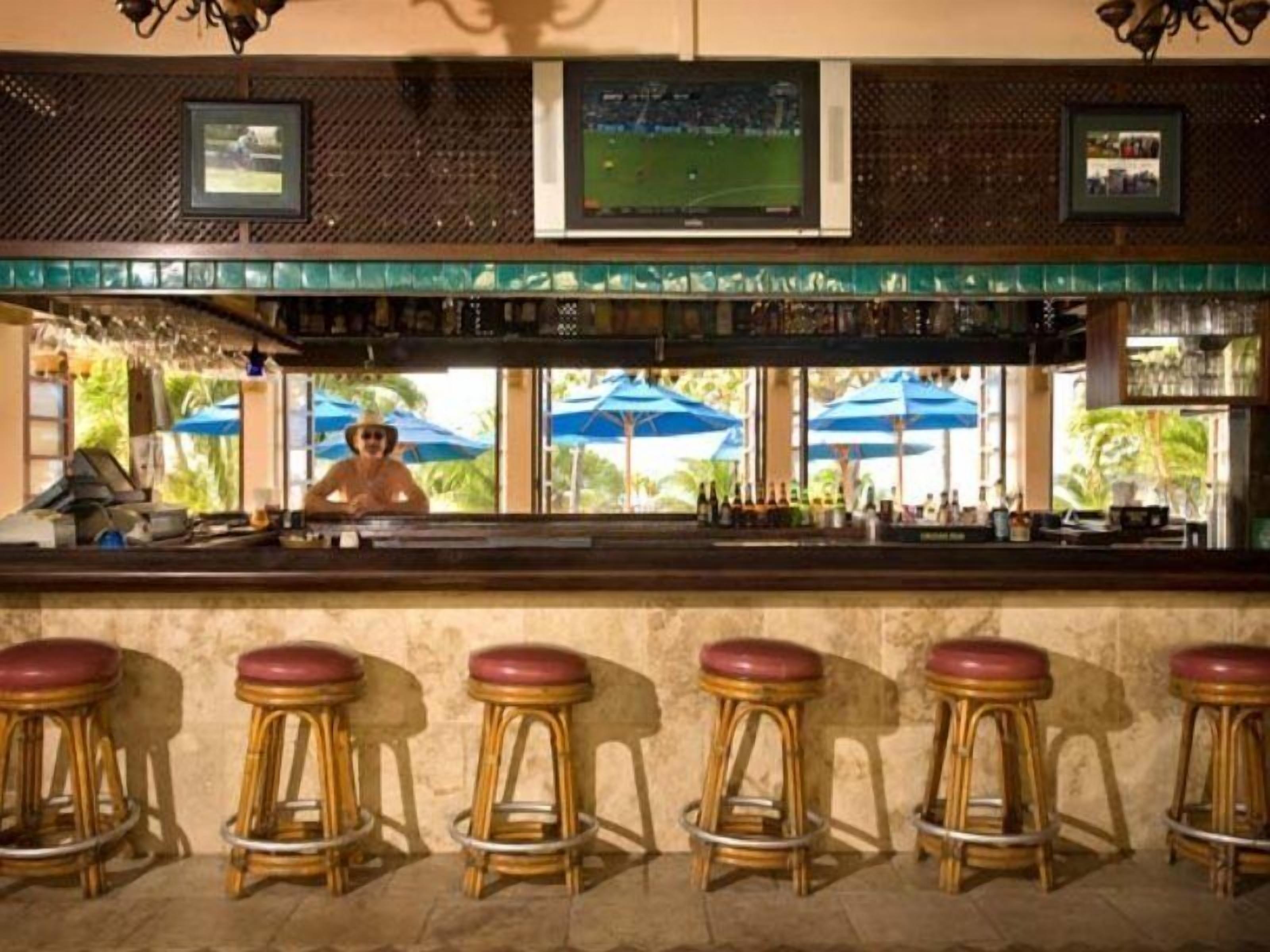 Bar (trong khuôn viên)