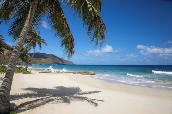 บนชายหาด, เก้าอี้อาบแดด, ผ้าเช็ดตัวชายหาด