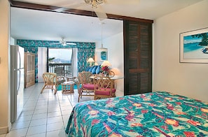 Standard Studio Suite, 1 King Bed with Sofa bed, Harbour View (Yacht Harbor) | In-room safe, individually decorated, individually furnished, desk