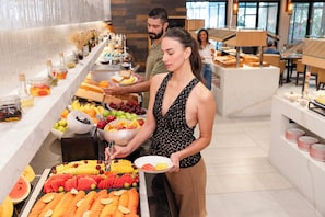 3 restaurants, lunch, dinner served; Brazilian cuisine - Real InterContinental San Salvador at Metrocentro Mall by IHG (San Salvador)