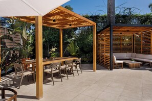 Outdoor pool, open 6:30 AM to 10:00 PM, pool umbrellas, sun loungers