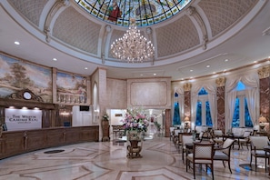 Lobby lounge