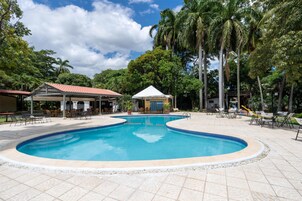 2 piscinas al aire libre