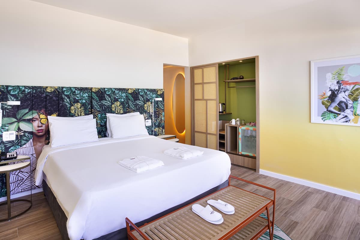 Luxury Room, 1 Queen Bed, Sea Facing | Minibar, in-room safe, desk, blackout drapes