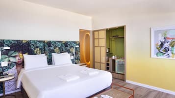 Luxury-Zimmer, 1 Queen-Bett, Meerseite | 1 Schlafzimmer, Minibar, Zimmersafe, Schreibtisch