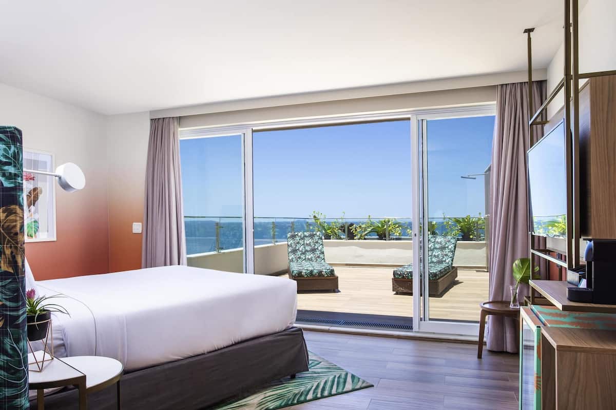 Suite, 1 Doppelbett, Balkon | Minibar, Zimmersafe, individuell dekoriert, individuell eingerichtet