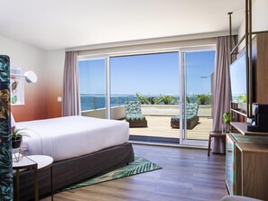 Suíte, 1 cama de casal, sacada | 1 quarto, frigobar, cofres nos quartos, escrivaninha