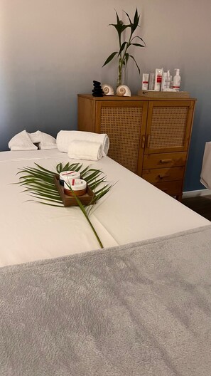 Massages aux pierres chaudes, massages des tissus profonds