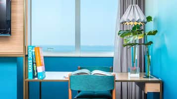 Minibar, in-room safe, individually decorated, individually furnished