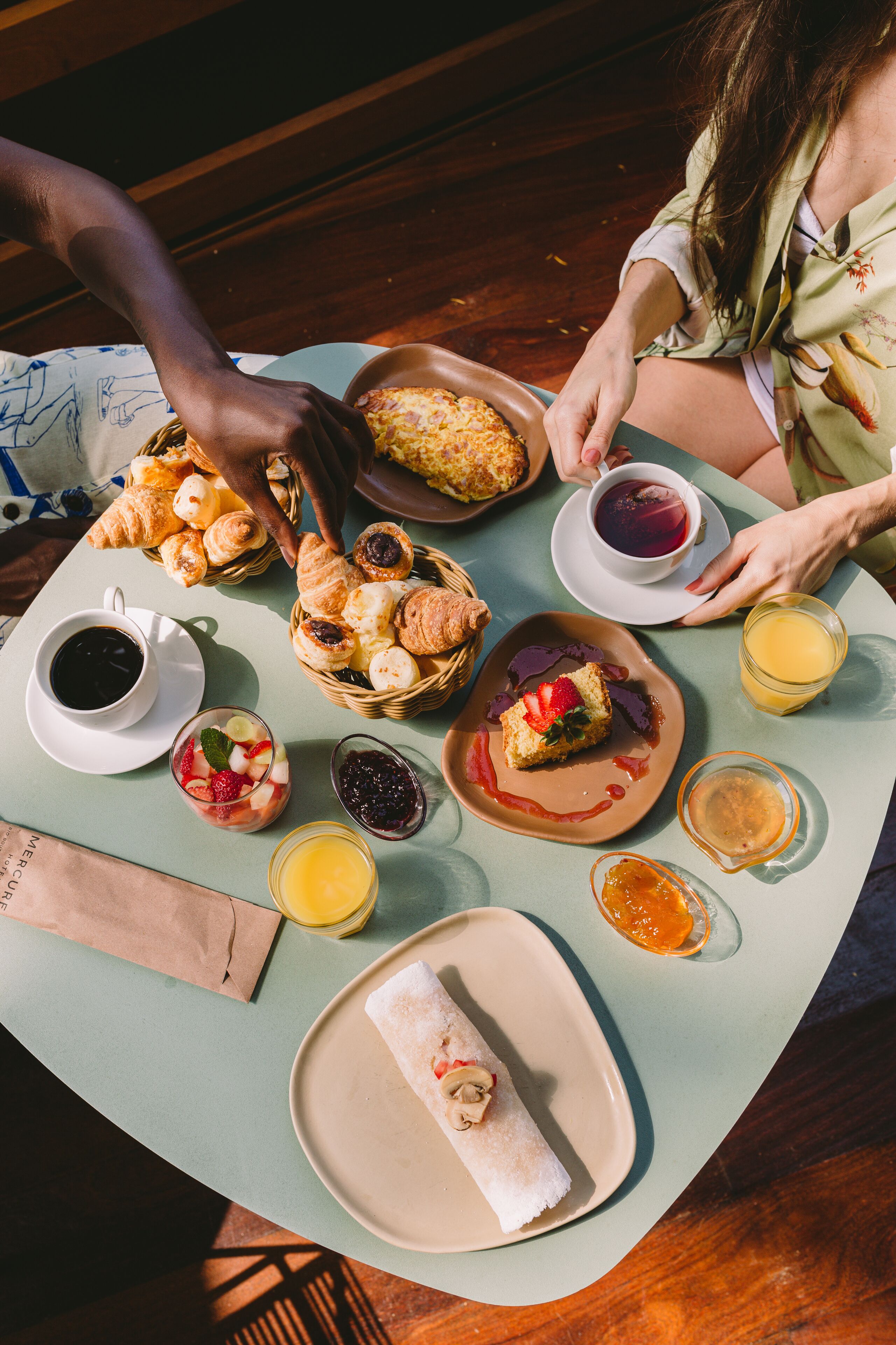 daily buffet breakfast (brl 80 per person)