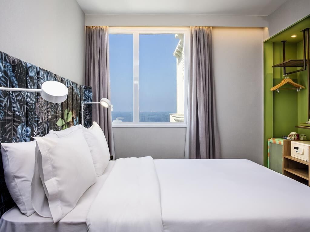 Executive Room, 1 Double Bed, Partial Sea View | Minibar, in-room safe, individually decorated, individually furnished
