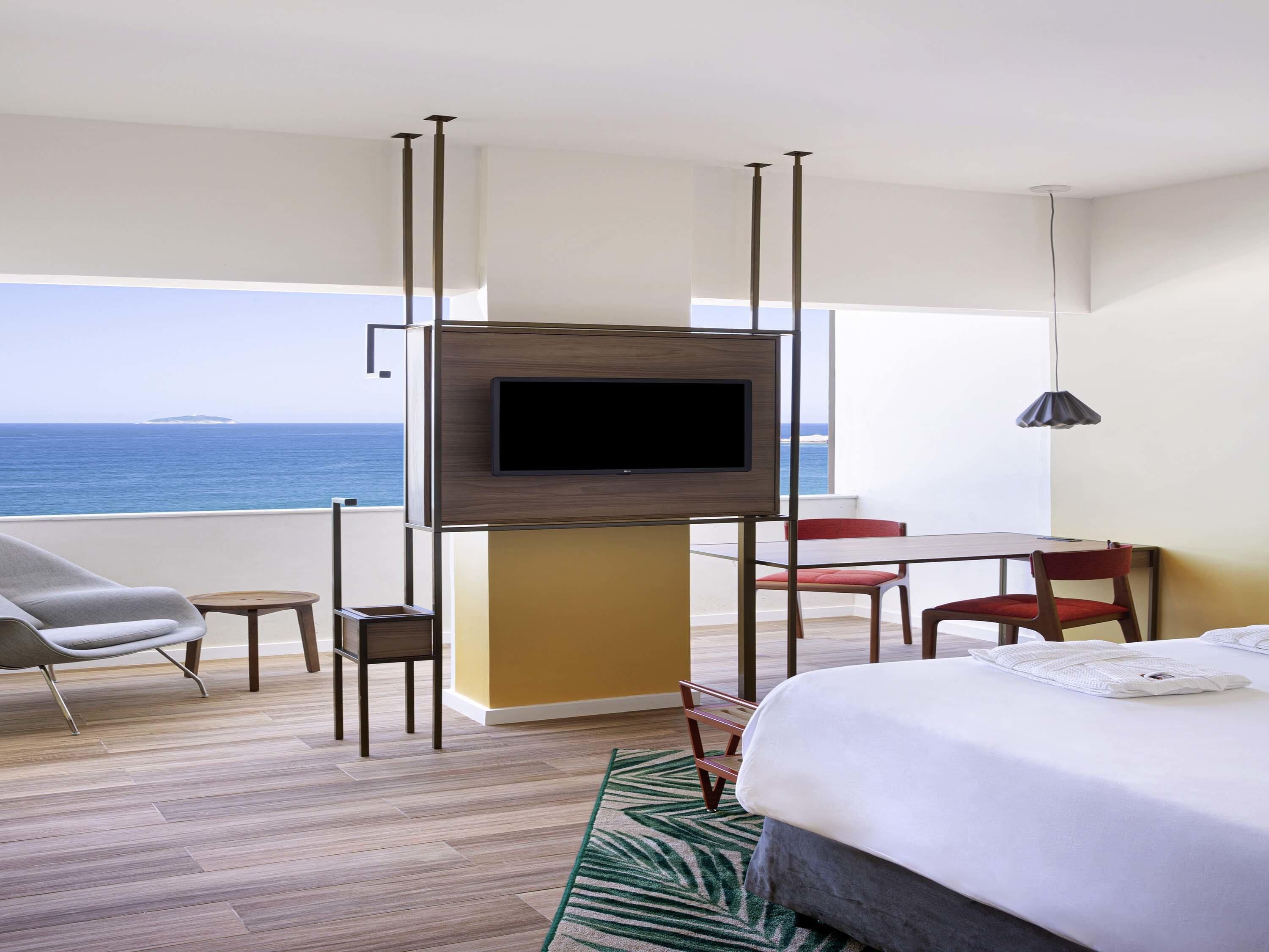 Luxury-Zimmer, 1 Queen-Bett, Meerseite | Minibar, Zimmersafe, individuell dekoriert, individuell eingerichtet