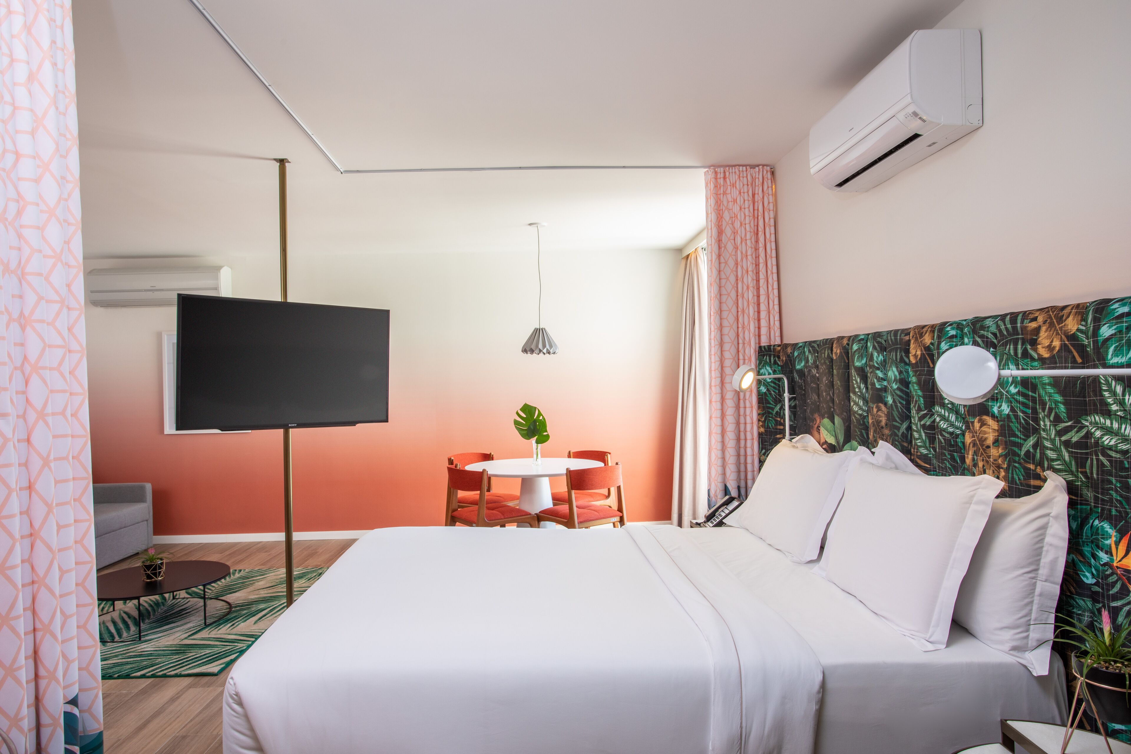 junior suite, 1 queen bed, sea view | 1 bedroom, minibar, in-room safe, desk