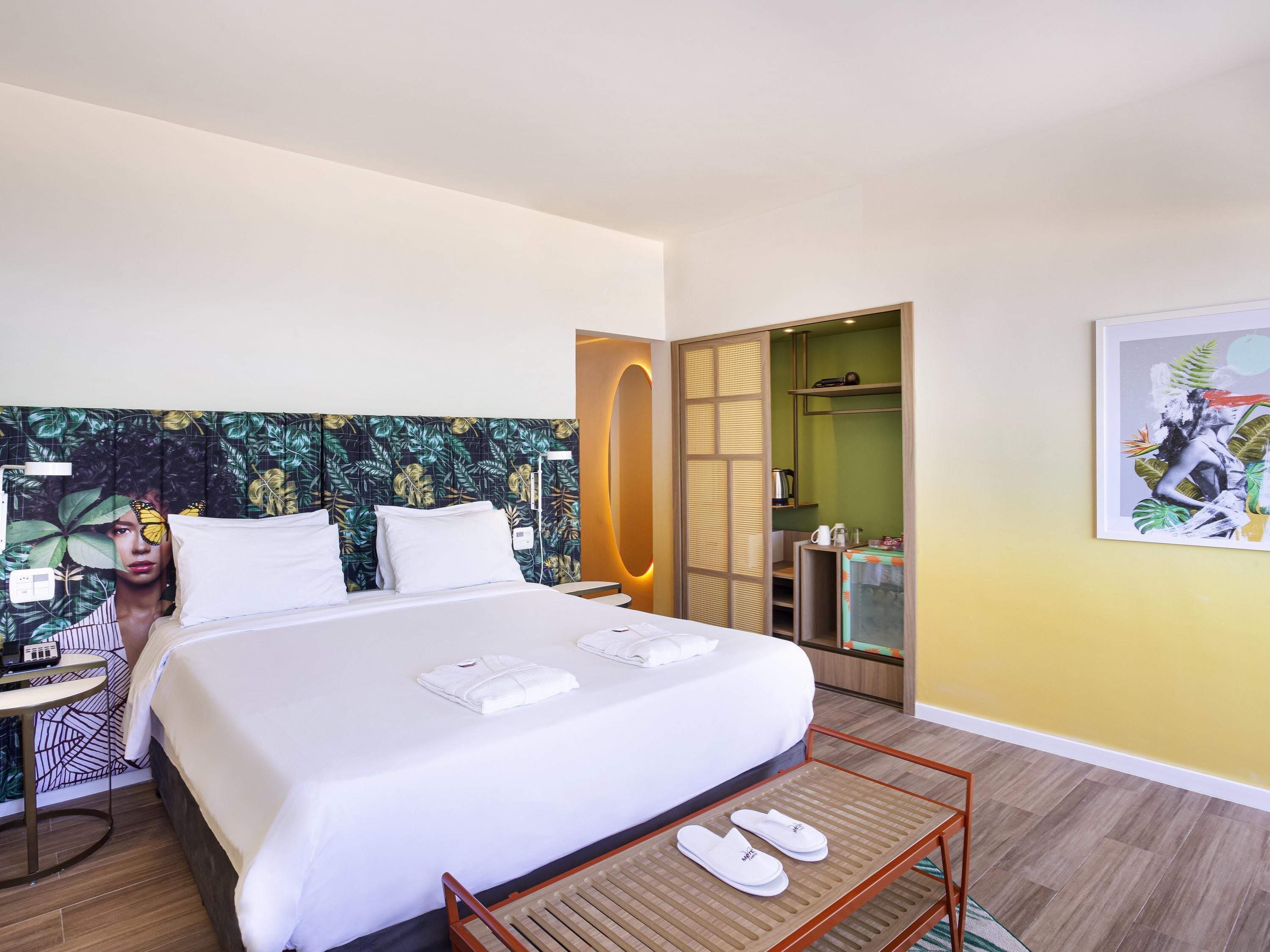 Luxury Room, 1 Queen Bed, Sea Facing | Minibar, in-room safe, individually decorated, individually furnished