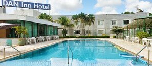 2 piscinas al aire libre, tumbonas