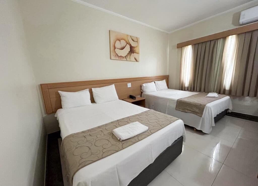 Firemannsrom – standard | Minibar, safe på rommet, skrivebord og skrivebord for bærbar PC