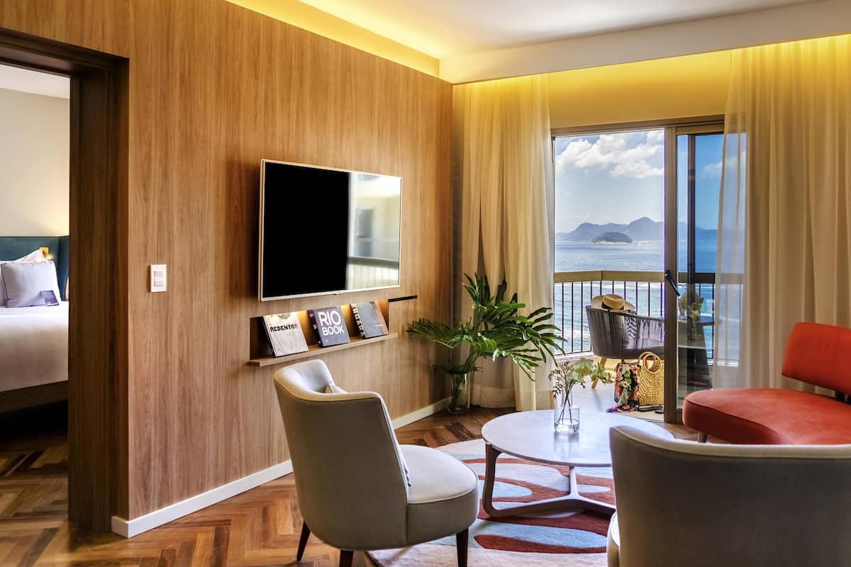 Suite, 1 kingsize bed, uitzicht op zee (One Bedroom) | Een minibar, een kluis op de kamer, geluiddichte muren