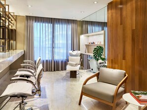 Sauna, hot tub, body treatments, body scrubs, facials, 6 treatment rooms