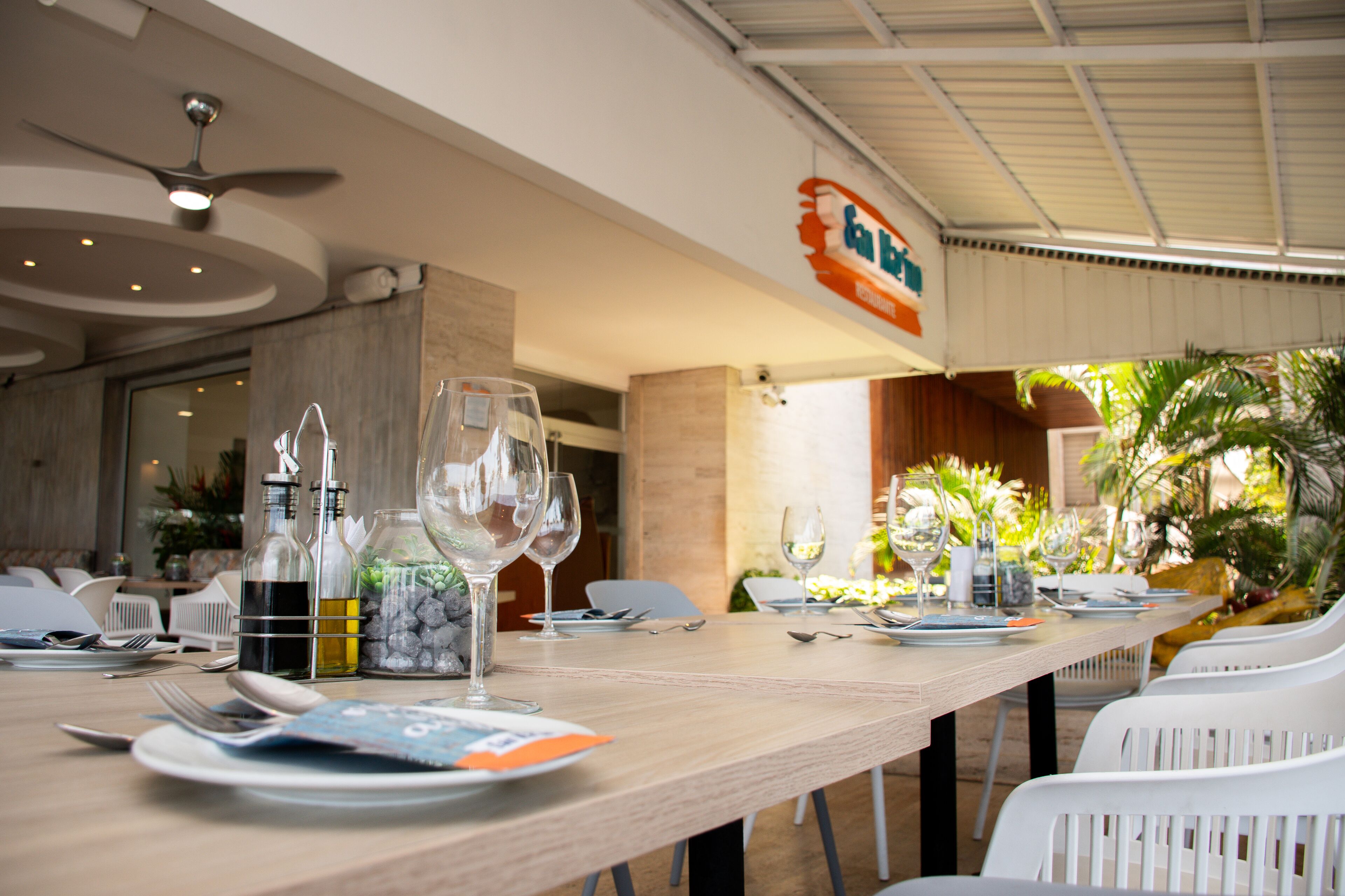 2 restaurants, breakfast, lunch served; local and international cuisine