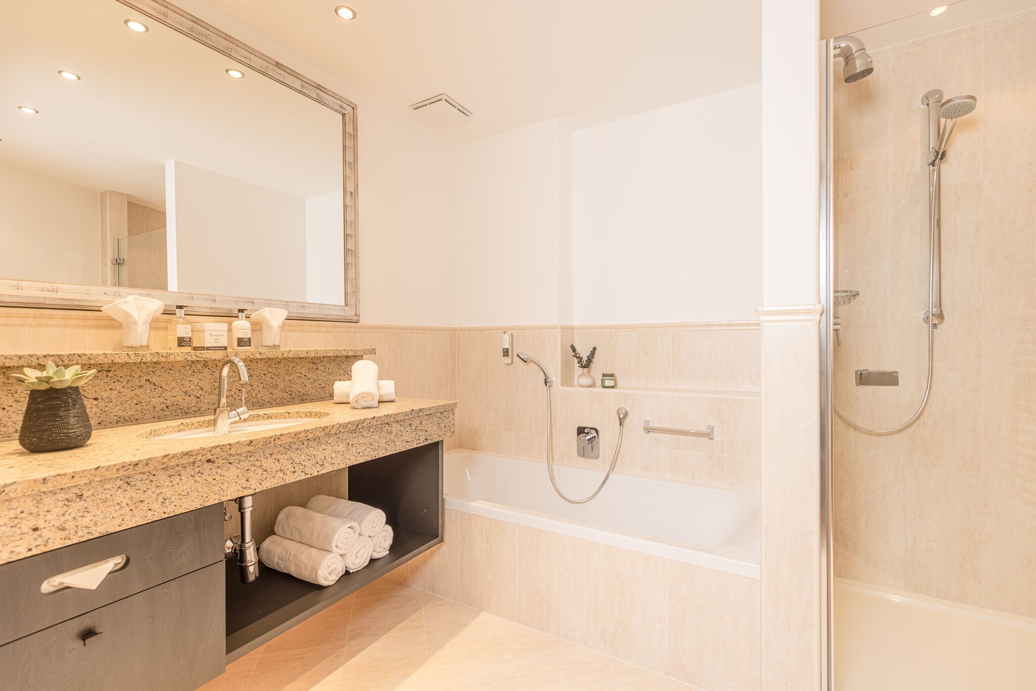 superior double room, balcony, mountain view (sonnjoch) | bathroom | hair dryer, towels