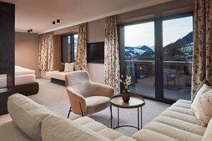 Hypo-allergenic bedding, free minibar, in-room safe, desk