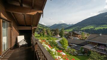 Superior-Doppelzimmer, Balkon, Bergblick (Sonnjoch) | Ausblick vom Zimmer