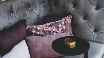 朝食、ランチに営業 (多国籍料理、ガーデン ビュー)