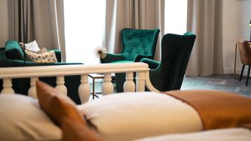 Junior-Studiosuite, 1 Schlafzimmer, Stadtblick | 1 Schlafzimmer, Allergikerbettwaren, Zimmersafe, individuell dekoriert