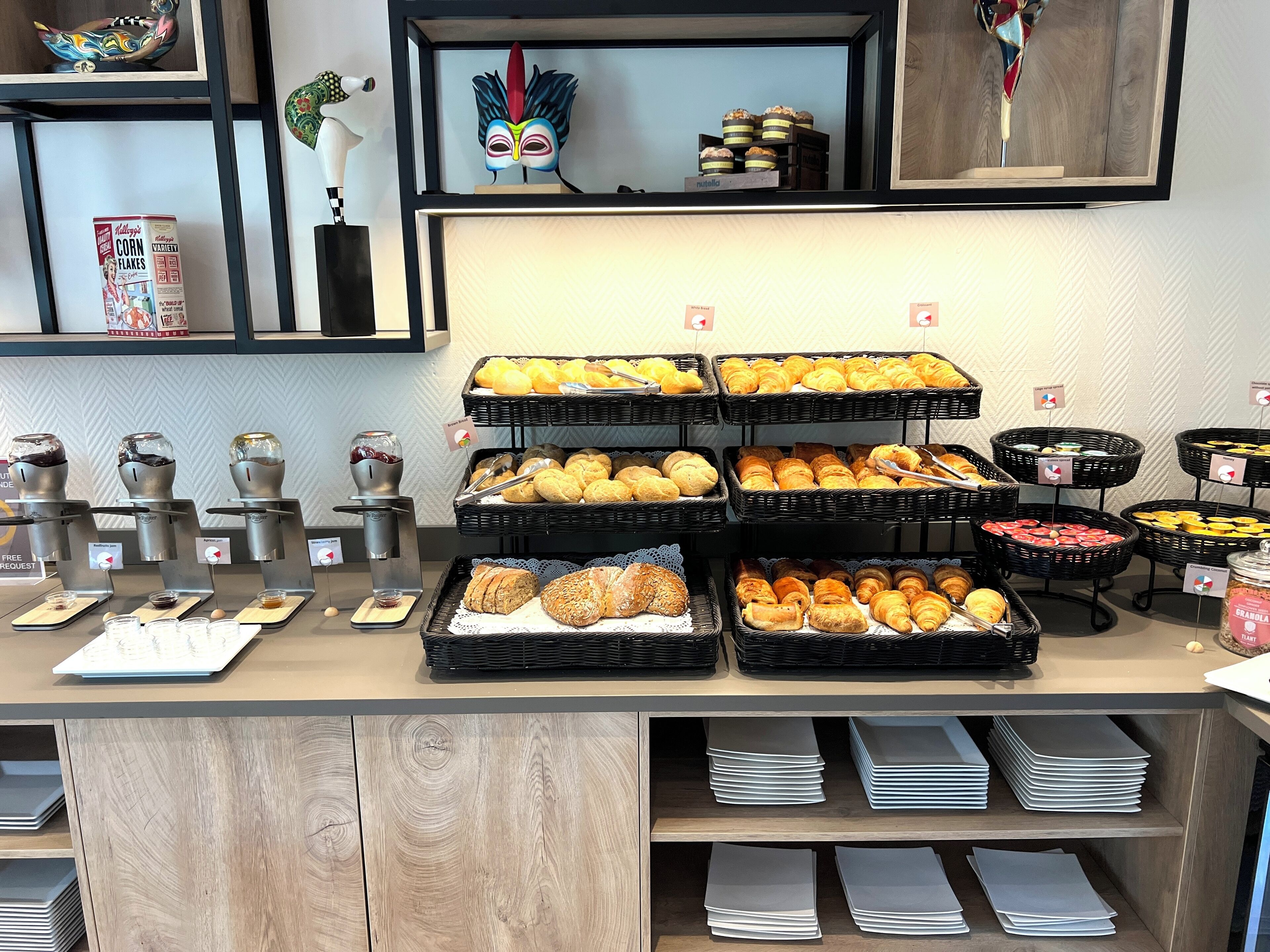 Daily buffet breakfast for a fee
