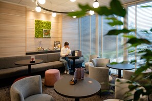Siddeområde i lobbyen