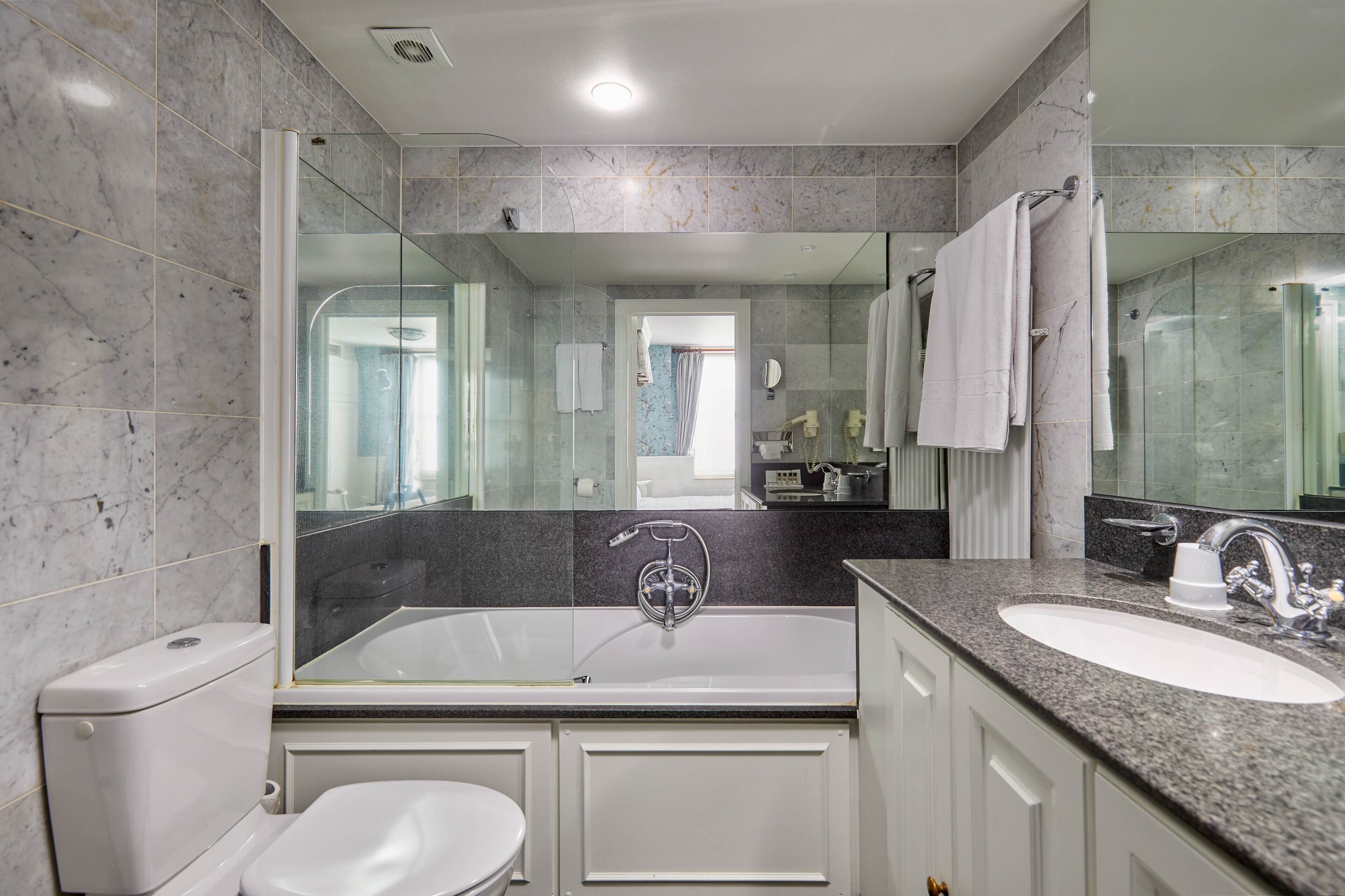 charming room | bathroom | combined shower/bathtub, jetted bath, designer toiletries, hair dryer