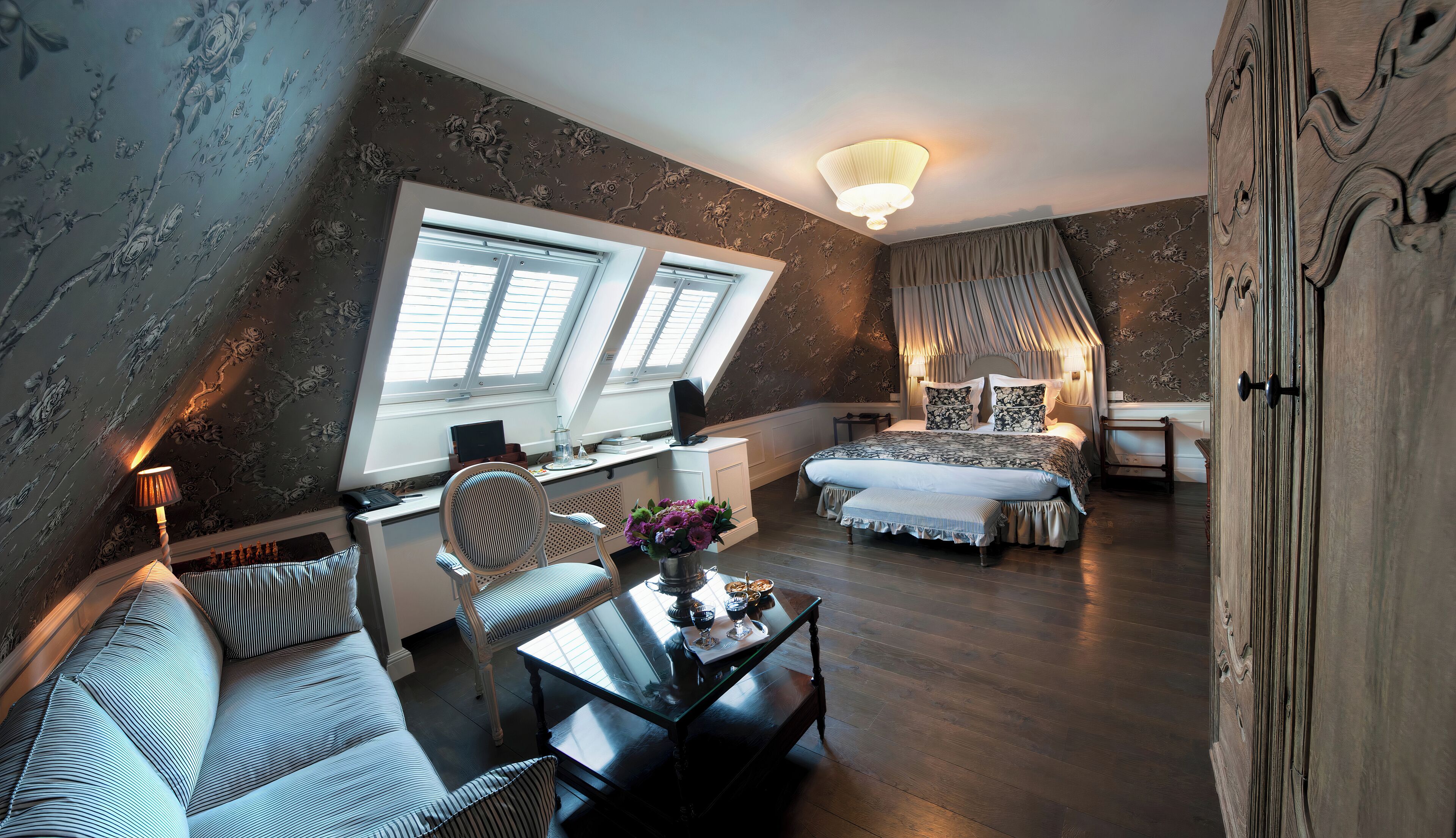 junior suite, 1 bedroom, jetted tub | egyptian cotton sheets, premium bedding, down duvets, minibar