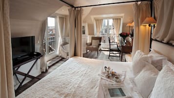 Suite junior, 1 habitación, bañera de hidromasaje | 1 dormitorio, sábanas de algodón egipcio, ropa de cama de alta calidad