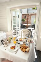 Daily full breakfast (EUR 30 per person)