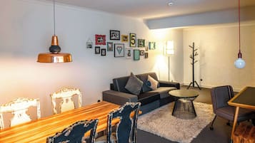 Junior Suite | In-room safe, desk, laptop workspace, blackout drapes