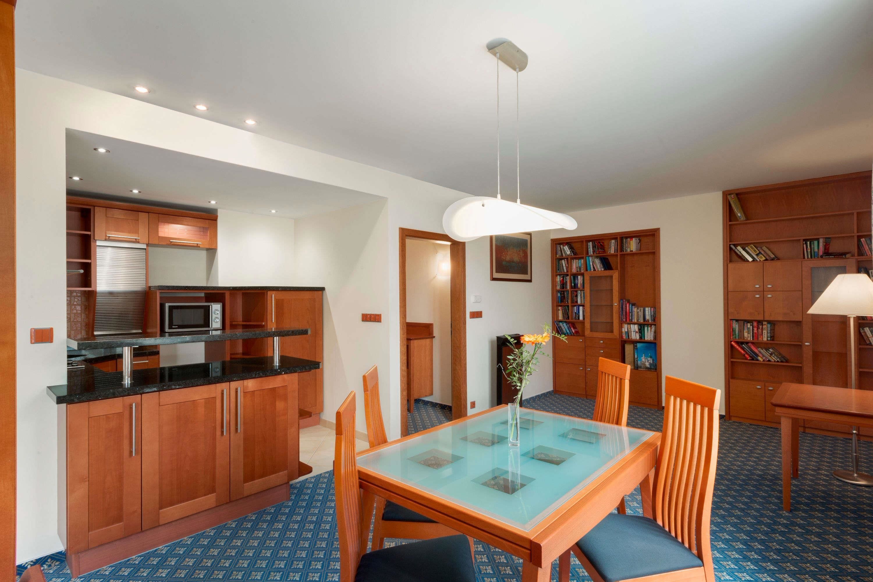 suite, 1 king bed, non smoking | 1 bedroom, in-room safe, desk, laptop workspace