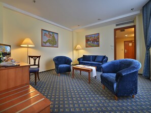 Suite, 1 King Bed, Non Smoking | Living area | 26-inch flat-screen TV with satellite channels, TV