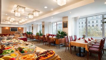 Daily buffet breakfast (CZK 350 per person)