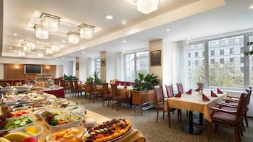 Daily buffet breakfast (CZK 350 per person)