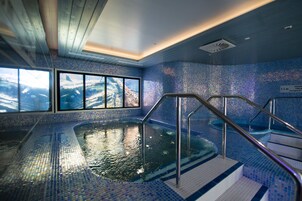 Sauna, hot tub, steam room, Turkish bath, body treatments, hydrotherapy