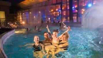 3 piscinas internas, piscina externa