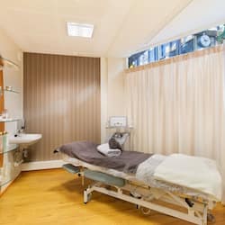 Sauna, hot tub, steam room, Turkish bath/hammam, body treatments