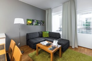 Junior Chalet, 2 Bedrooms, Sauna | Living area