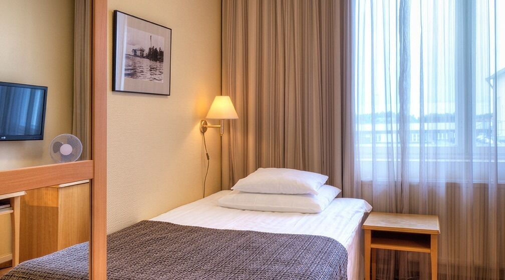 Enkeltrom – standard | Safe på rommet, skrivebord, strykejern/-brett og wi-fi (inkludert)